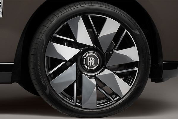 Рестайлинг Rolls-Royce Cullinan (2018 - 2024) в 2025 модельный год