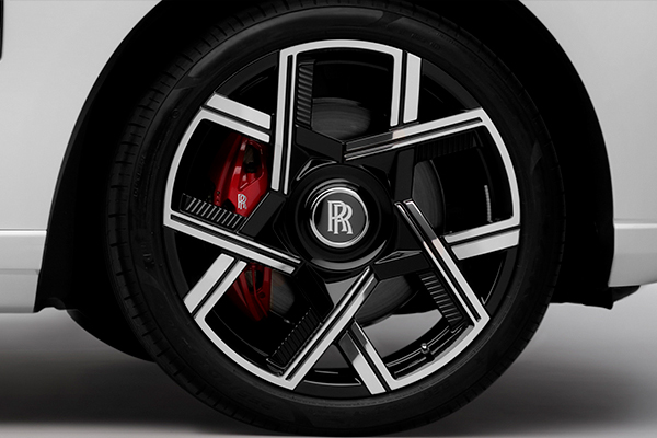 Рестайлинг Rolls-Royce Cullinan (2018 - 2024) в 2025 модельный год