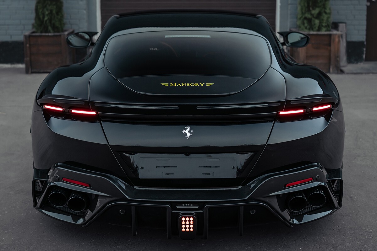 Установленный обвес Mansory Ferrari Roma