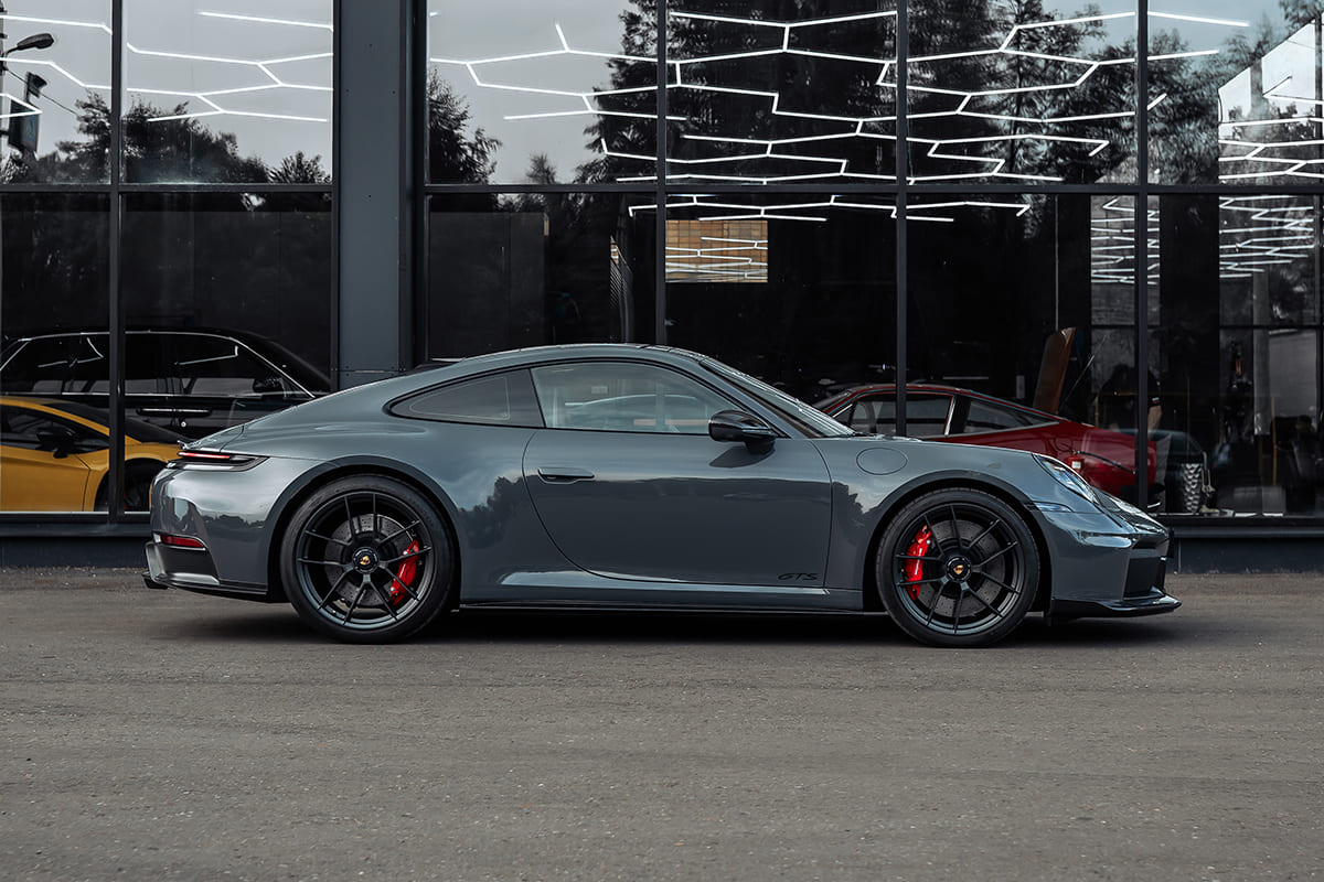 Установленный обвес Techart на Porsche 911 GTS 992.2