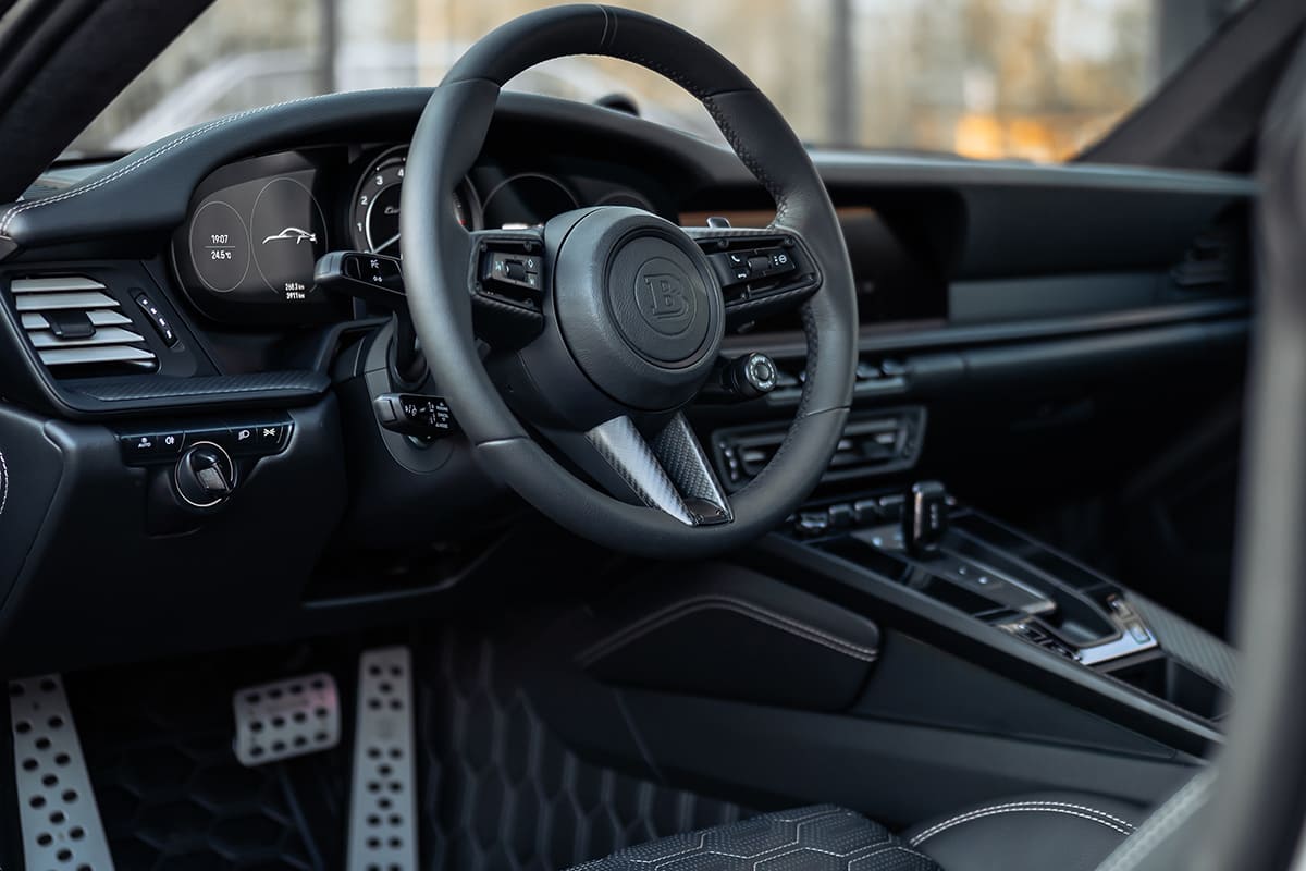 Установленный обвес BRABUS на Porsche 911 992 Turbo S
