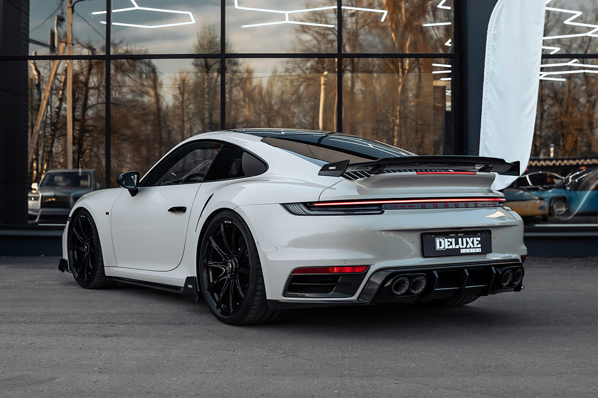 Установленный обвес BRABUS на Porsche 911 992 Turbo S