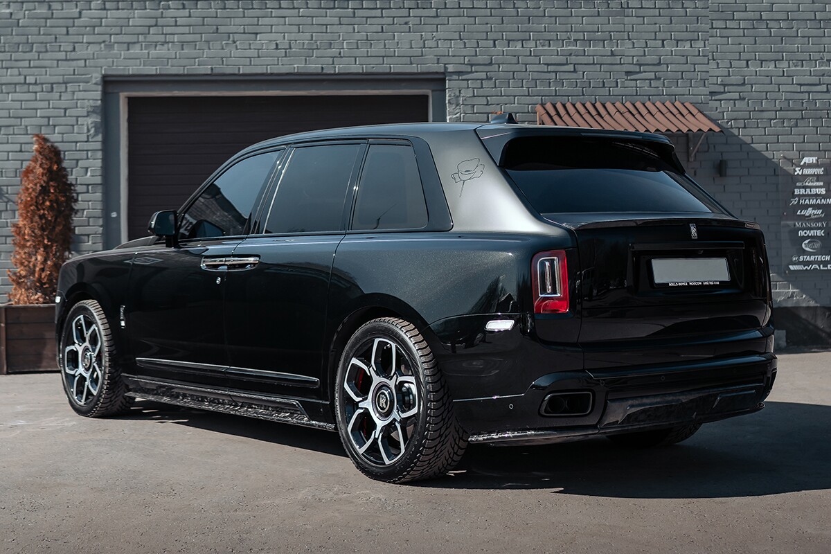 Установленный обвес Mansory Softkit Rolls-Royce Cullinan