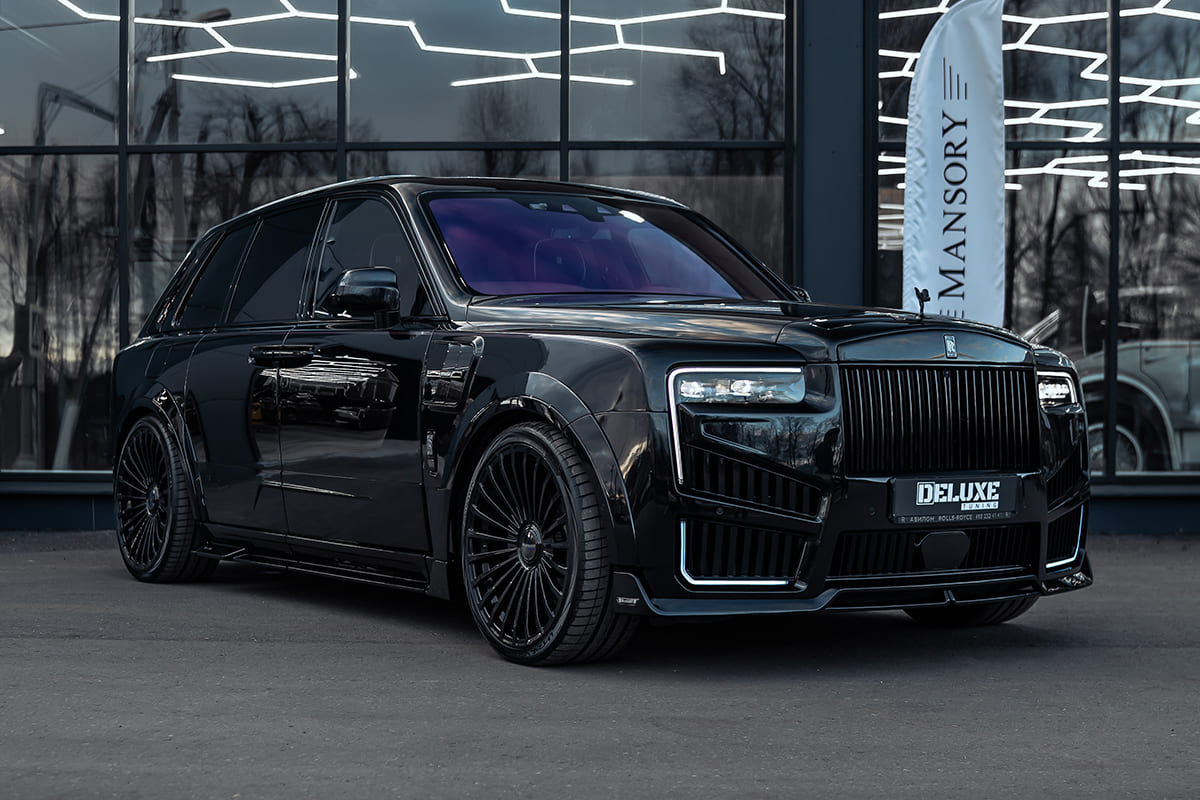 Установленный обвес Mansory Widebody на Rolls-Royce Cullinan Series II