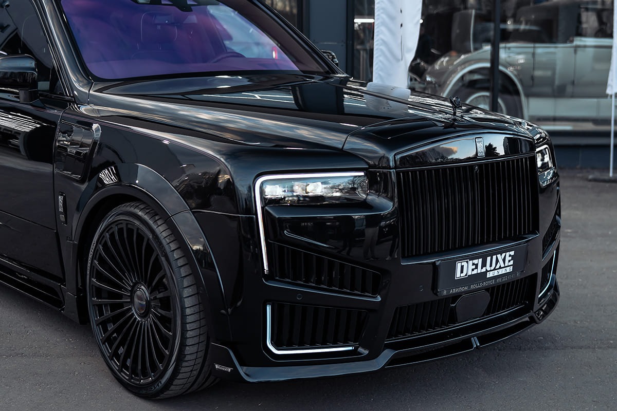 Установленный обвес Mansory Widebody на Rolls-Royce Cullinan Series II