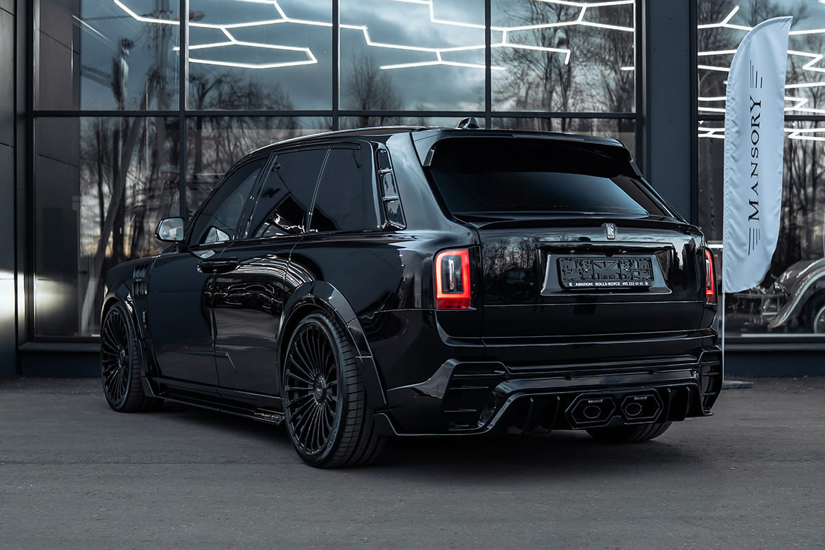 Установленный обвес Mansory Widebody на Rolls-Royce Cullinan Series II